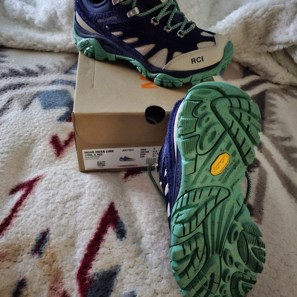 Merrell shoes - Picture 3 of 3